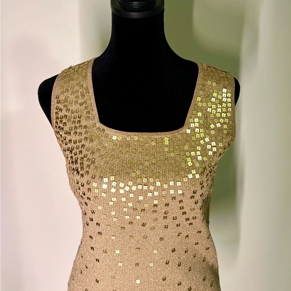Gold and sequin square neckline sleeveless Size small. - Picture 2 of 3